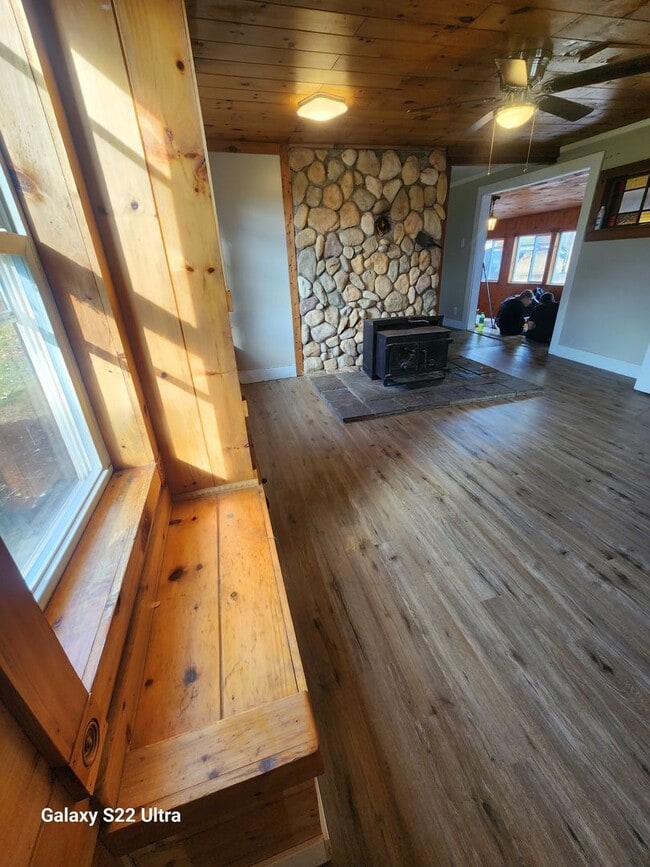 Building Photo - 3 Bedroom single family house