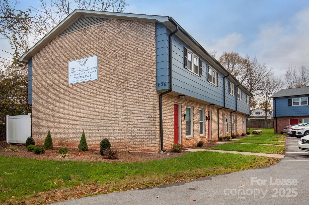 Primary Photo - 200 E Glendale Ave