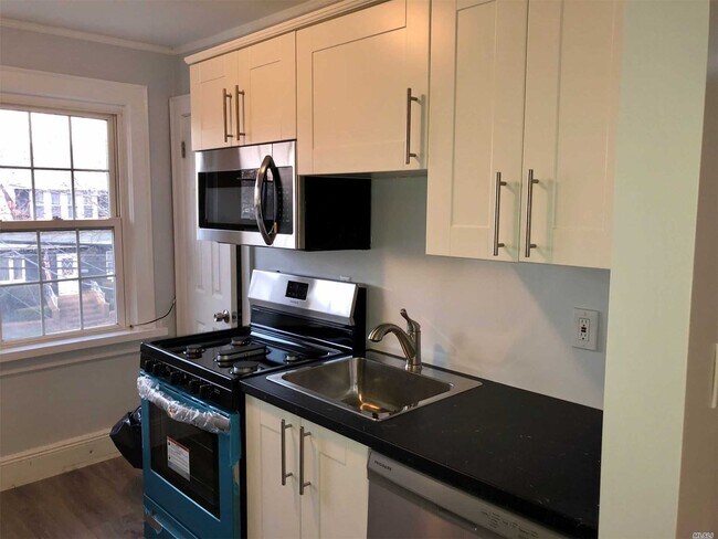 Building Photo - 154 Lyon Pl