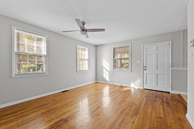 Foto del edificio - 3 Bedroom Ranch near Duke Raleigh Hospital...