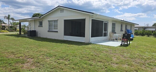 Foto del edificio - 460 Creek Ln Dr