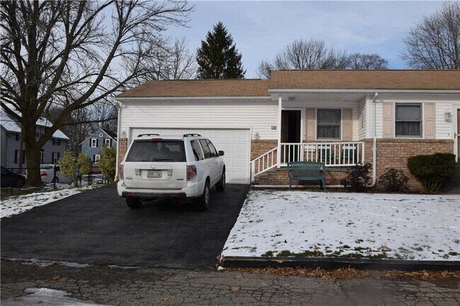 Building Photo - 10 Bicknell Ave