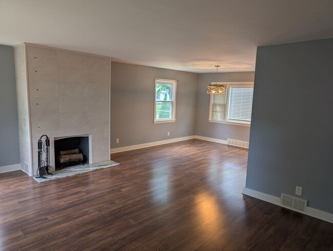 Building Photo - 111 Eastmoreland Dr