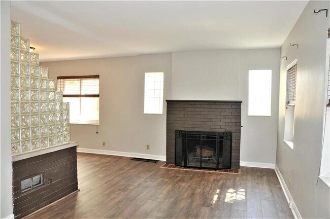 Foto del edificio - 8751 White Ave