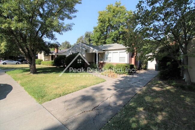 Building Photo - Wonderful Land Park Area 2bd/1ba House