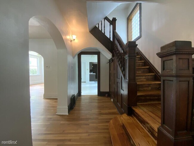 Foto del edificio - 6 br, 1.5 bath House - 144 Linnview Avenue