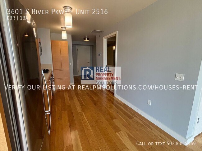 Building Photo - 3601 S River Pkwy