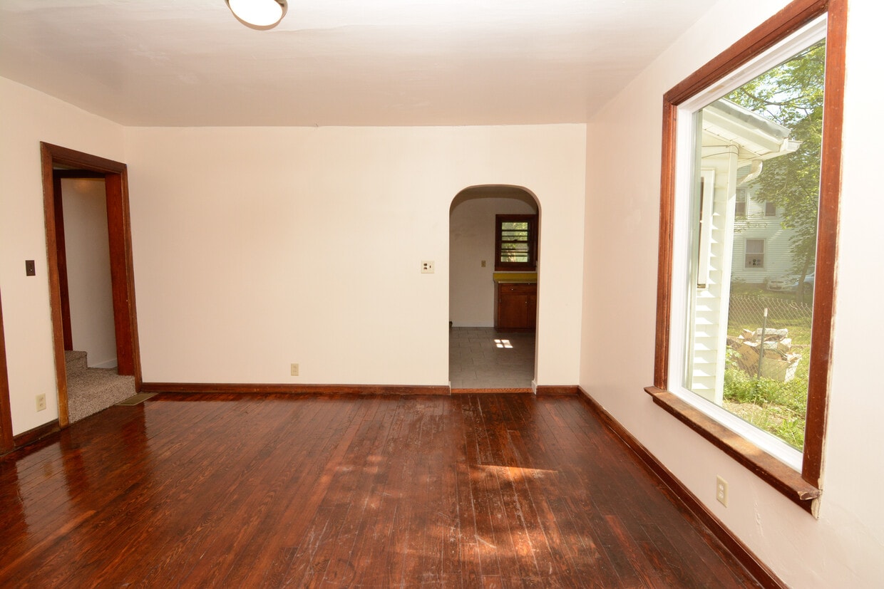 Dining Room - 903 W Chestnut St