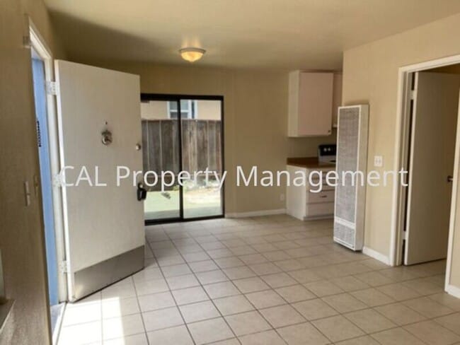 Foto del edificio - Two bedroom apartment in Seaside, CA