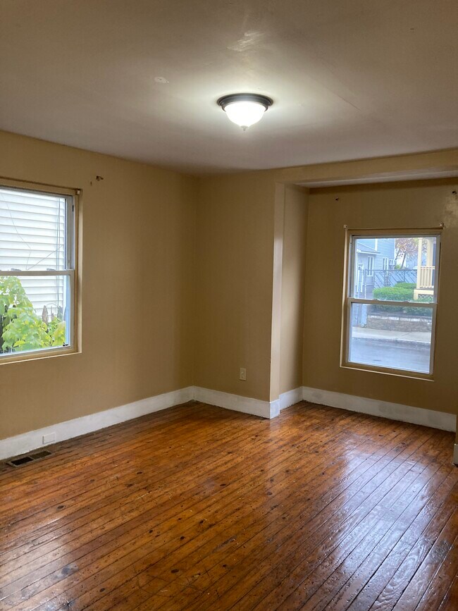 210 Farnham St Unit 212 apt 2 2nd floor, Lawrence, MA 01843