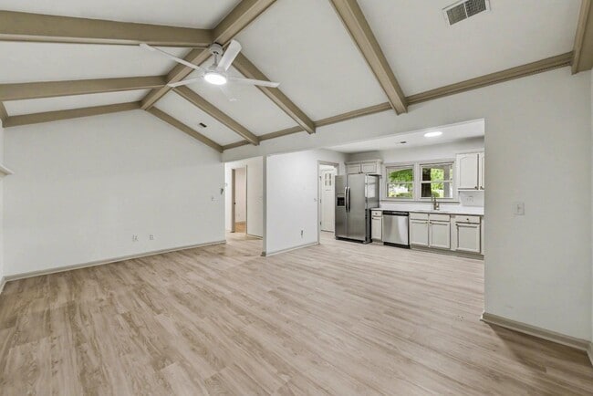 Building Photo - 100 English Rd