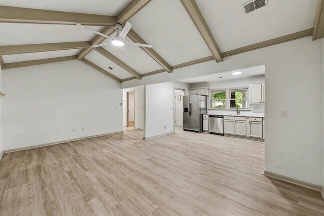 Foto del edificio - 100 English Rd