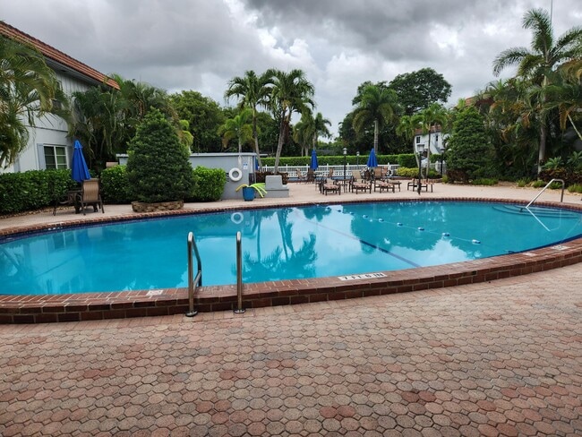 Building Photo - 669 W Oakland Park Blvd