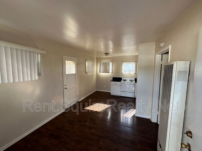 Foto del edificio - 936 W Foothill Blvd