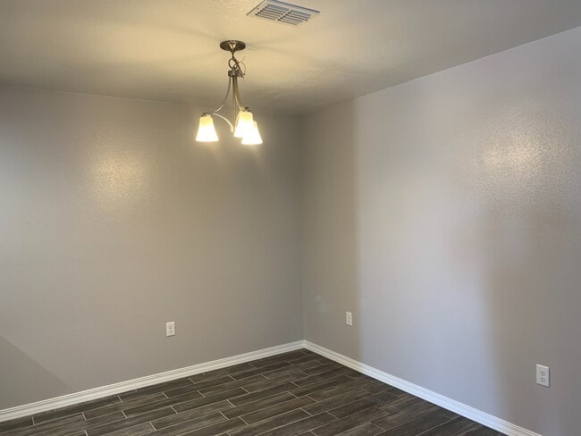 Building Photo - rf2620