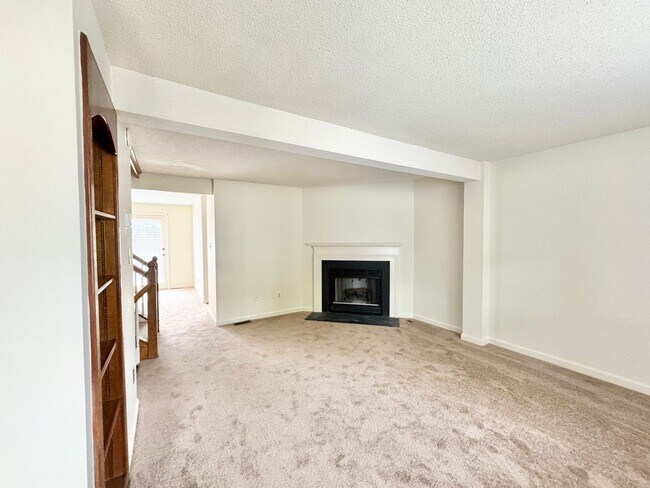 Foto del edificio - Three Story Townhome in Brittany Woods