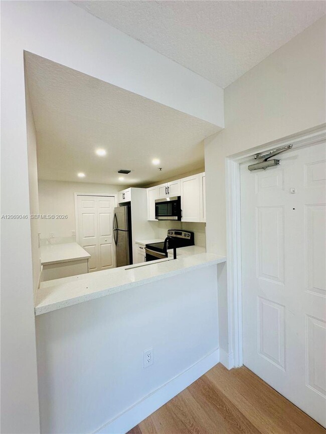 Foto del edificio - 6560 NW 114th Ave