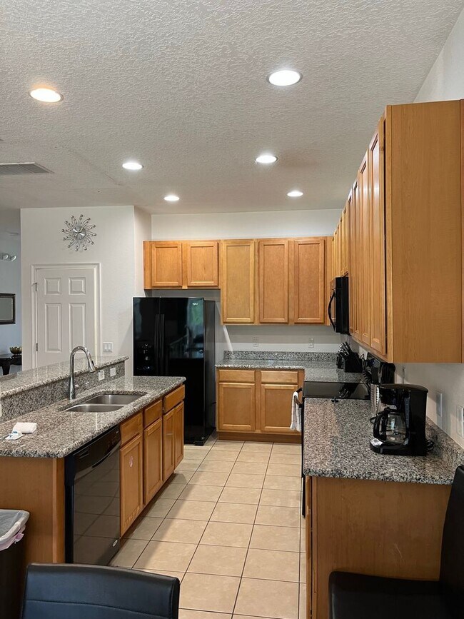 Building Photo - Upscale Resort Living YEAR ROUND! Huge 5 b...
