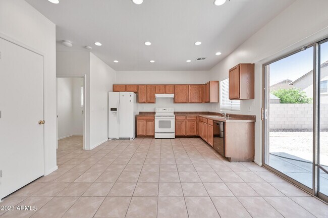 Foto del edificio - 630 E Dekalb Ln