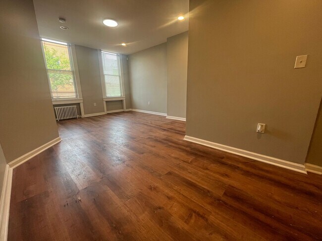 Building Photo - 506 Broadway