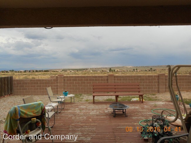 Foto del edificio - 820 Toadlena Meadows Dr NE