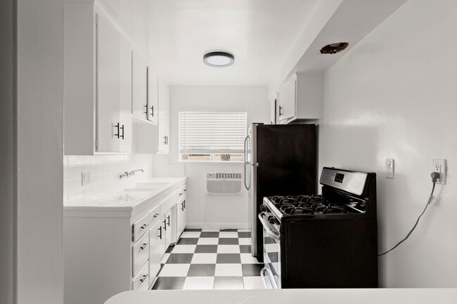 Interior Photo - STUDIO 1 BATH IN Los Angeles !!