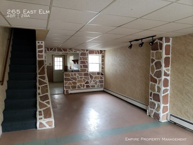 Building Photo - 265 E Elm St
