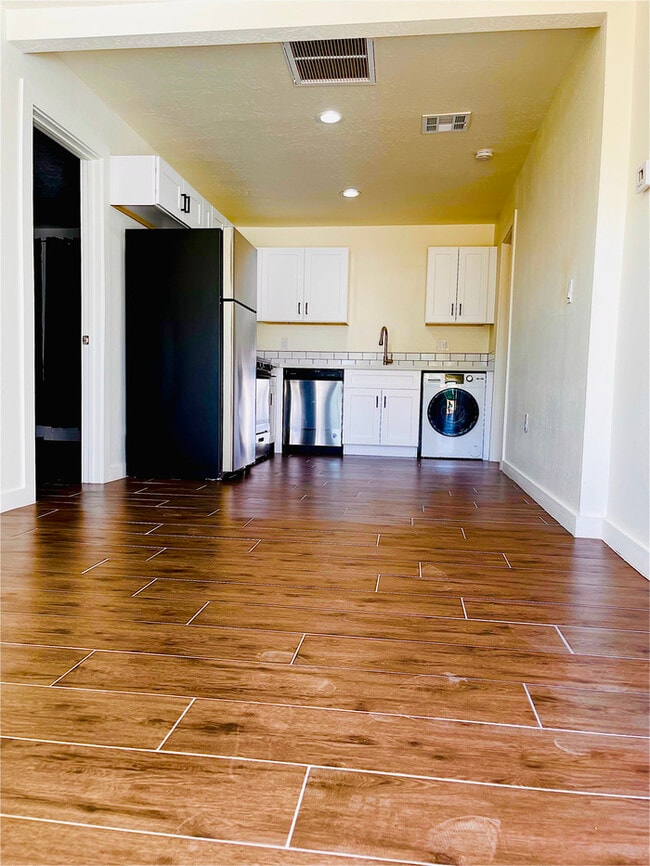 Photo - 2 bedroom townhome newly renovated ready f...