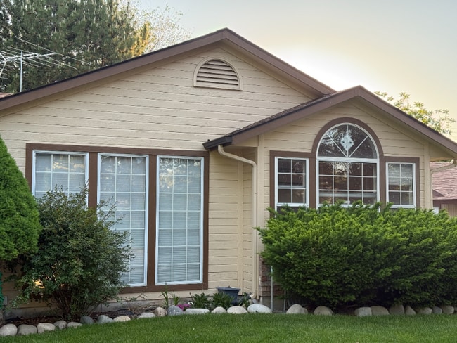 Building Photo - 4860 Kachinas Ave