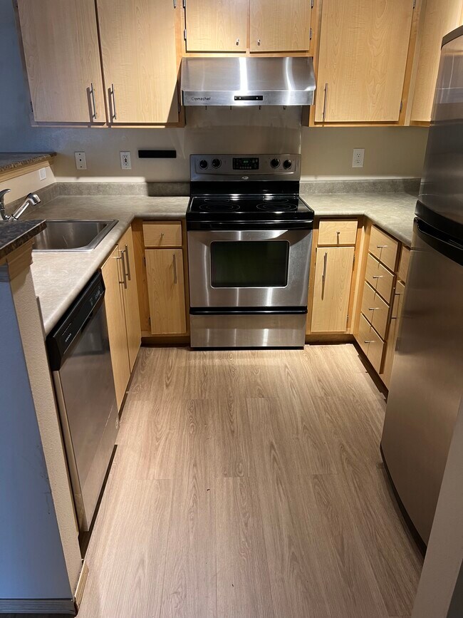 Kitchen - 10721 Valley View Rd