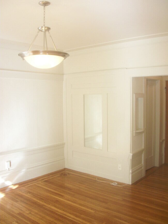 Building Photo - 810 Jones St