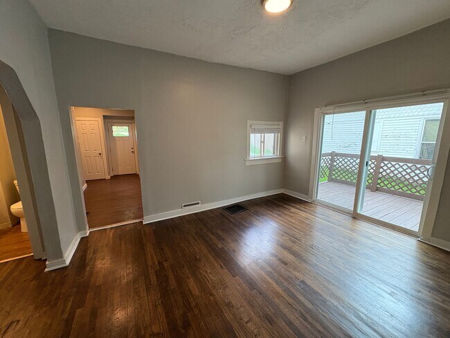 Foto del edificio - Updated 4 bed 1.5 Bath in Omaha