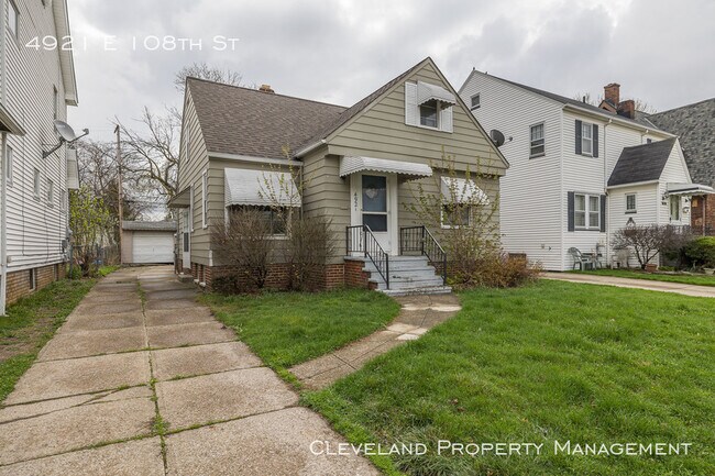 Foto del edificio - Renovated Maple Heights Bungalow