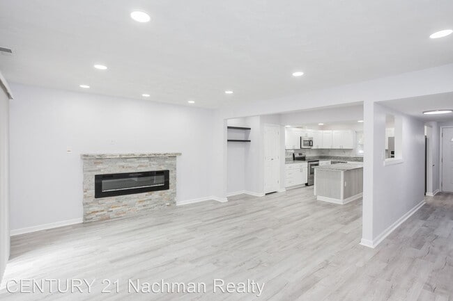 Building Photo - 3 br, 1.5 bath House - 5751 W Hastings Arch