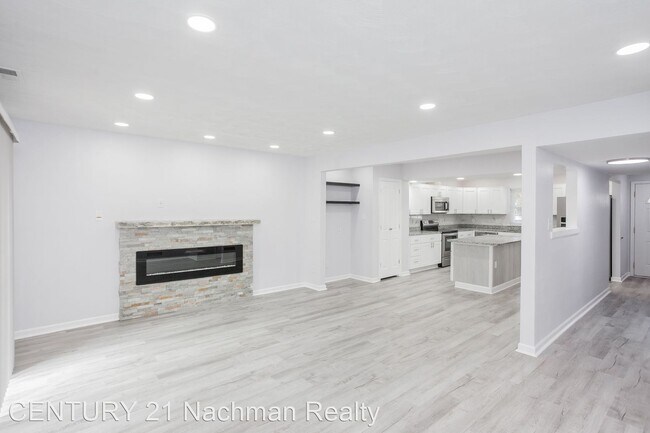 Foto del edificio - 3 br, 1.5 bath House - 5751 W Hastings Arch