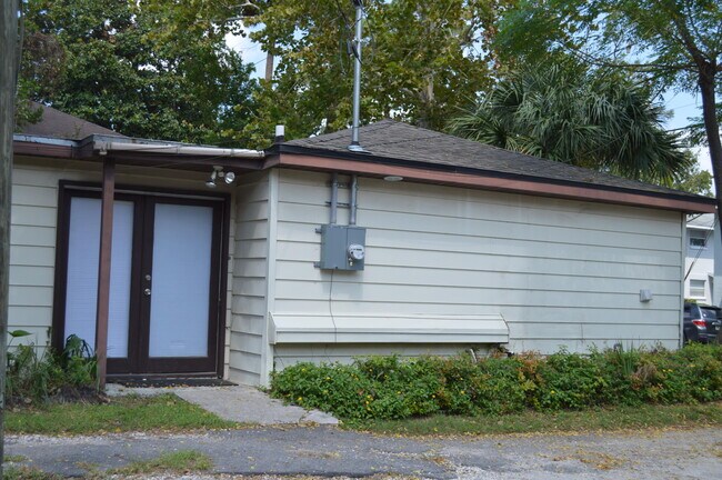 Building Photo - 3648 Riverside Ave