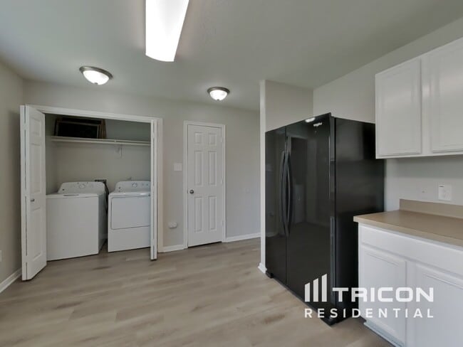 Foto del edificio - 6448 Mountain Pines Ln