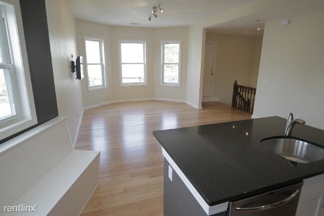 Foto del edificio - 4 br, 2 bath Townhome - 102 Chester St 4A