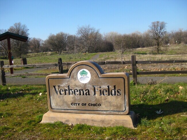 Building Photo - Spacious 4 Bedroom Home Across from Verben...