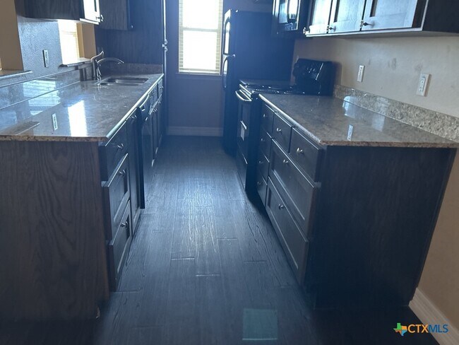 Foto del edificio - 2710 S Clear Creek Rd