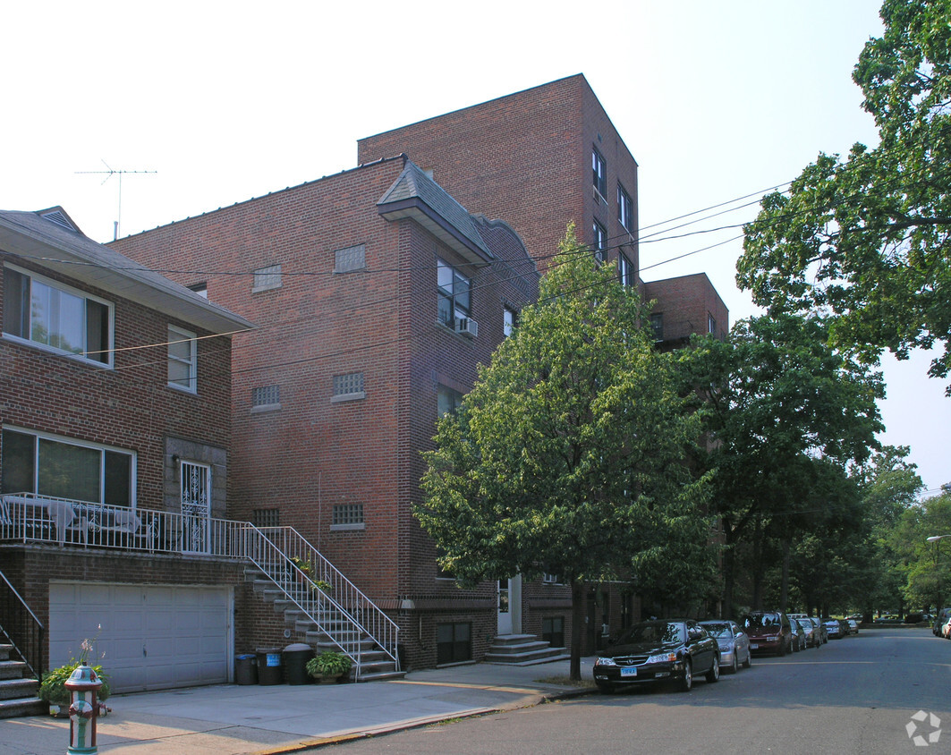 Building Photo - 2175 Hone Ave