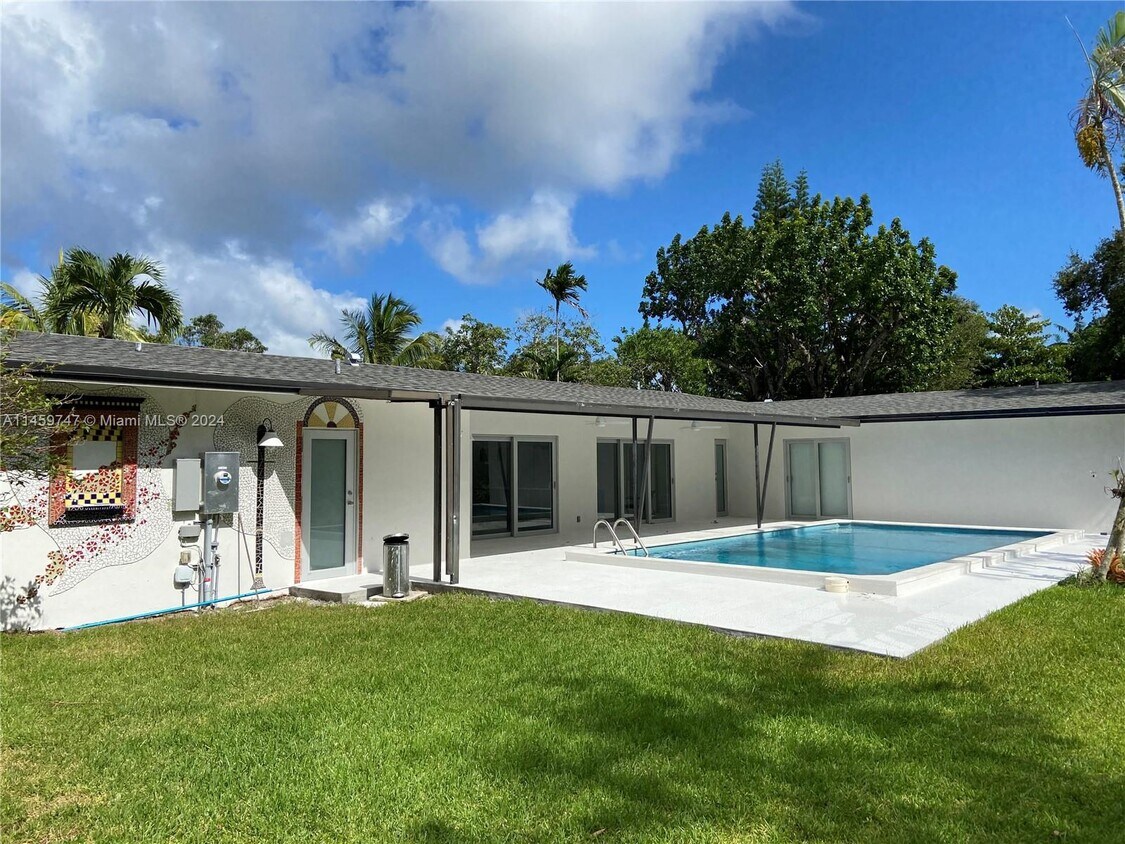 Foto principal - 9850 SW 69th Ave
