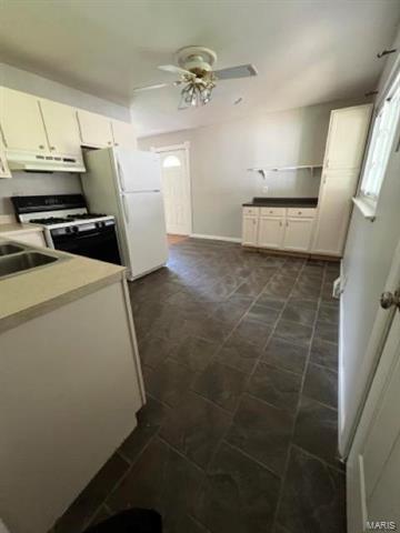 Building Photo - 436 St Lawrence Dr