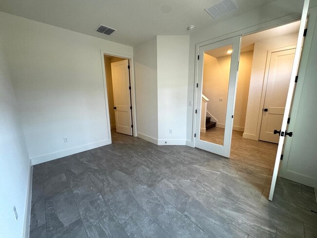 Building Photo - 15250 Groveside Rd
