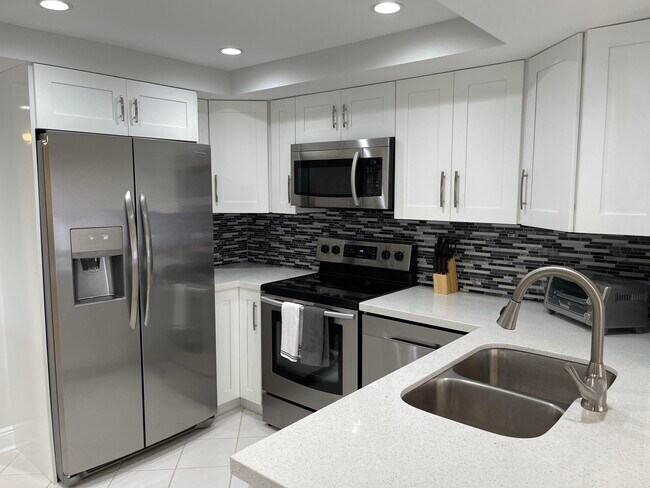 Foto del edificio - 1660 12 Oaks Way