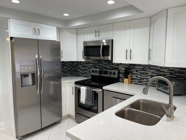 Building Photo - 1660 12 Oaks Way
