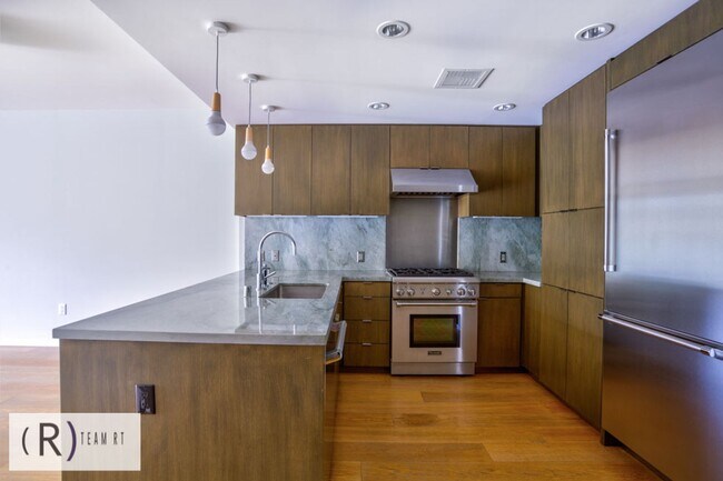 Foto del edificio - Oceanview Luxurious Chic Condo for High Quality Lifestyle