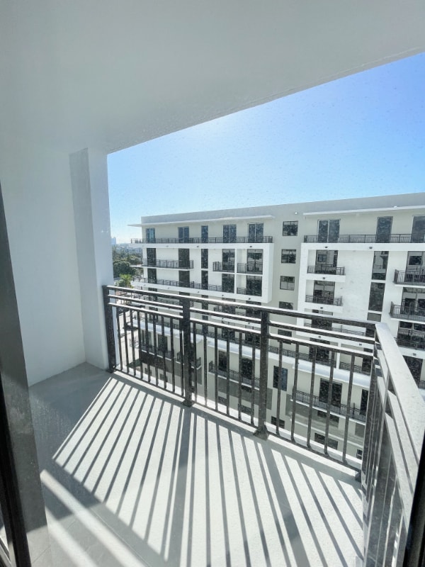 Foto del edificio - 1901 Van Buren St