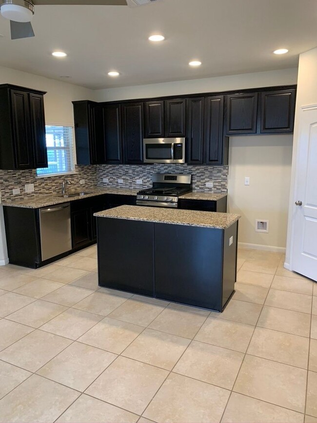 Building Photo - HALF OFF FIRST MONTH’S RENT!! PLUS $250 Ad...