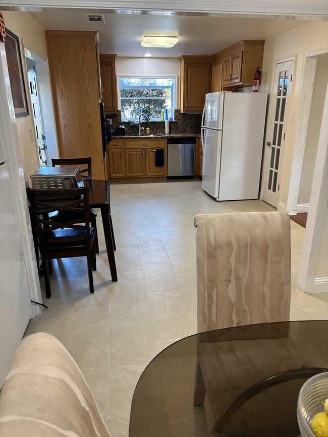 Foto del edificio - 520 Linford Pl